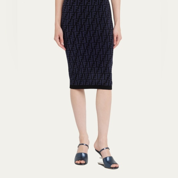 FENDI
First Metallic F-Heel Mule Sandals NWT SIZE 5 - Picture 4 of 12